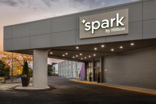 Spark by Hilton Toronto Airport - 6
