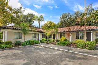 University Park Inn & Suites, an Ascend Collection Hotel - 6