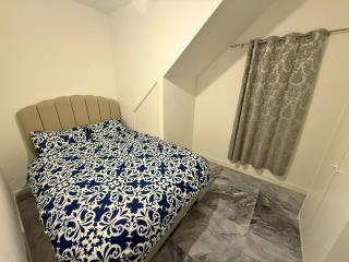 Modern 2-BDR APT in Ashton-under-Lyne By Kammili Properties Short Lets - 2
