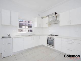 Spacious Luxe Rooms - Prime location in Earlwood & close to shops - 3