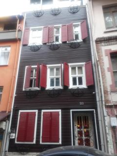 Private house with 4 separate apartments - 7