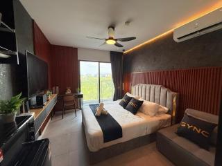 7-10 mins subang airport luxury studio v balcony - 0