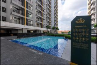 7-10 mins subang airport luxury studio v balcony - 4