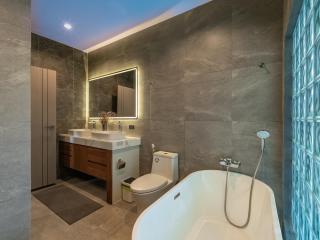 Lakeside 5-BR New Pool Villa in Gated Community - 9