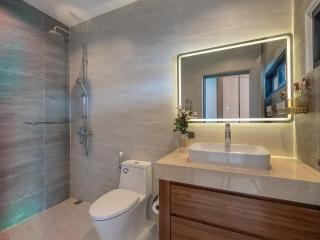 Lakeside 5-BR New Pool Villa in Gated Community - 2