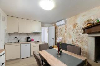 House IVA Nedešćina with swimming pool - 7 persons - 6