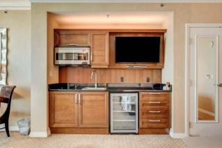 MGM Signature 1BR Condo with Strip & Pool Views - 8