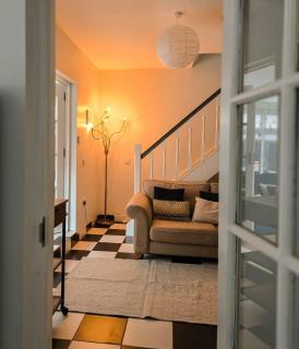 The Big Belfast House Modern 6 Bedroom Townhouse in the Gaeltacht Quarter - 8