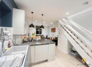 Exclusive 2 Bedroom Flat in Queens Park! - 4