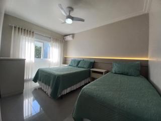 Casa Com Três Dormitórios Pertinho Do Mar Em Capão Da Canoa - 2