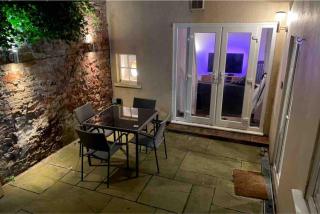 Off Street Parking - Cosy 1 bedroom flat, Clifton - 3