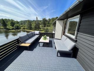 Lyngdal home with the sea - 0