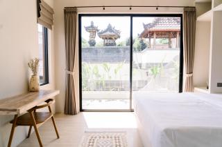 Stylish Canggu Villa 4BR with Ricefield View - 5