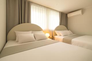 Hongdae, 5 minutes walk from Hongdae Entrance Station, 2-room, free luggage storage, remodeled, Art Seoul, washer & dryer - 1