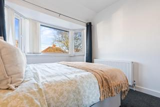 #87 Beautiful Birmingham home 4 Bed sleeps 8 - 9