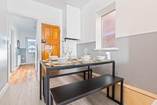 #87 Beautiful Birmingham home 4 Bed sleeps 8 - 3