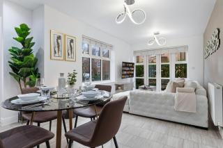 Work Crew 2BR with 2 Parking Spaces - Englefield Green - 1