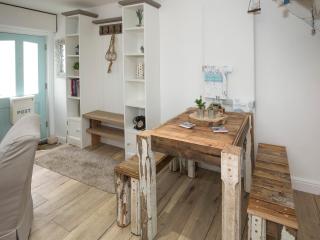 Rose And Crown Yard - 7