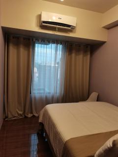 Cozy Makati Hideaway Walk to Malls - 5