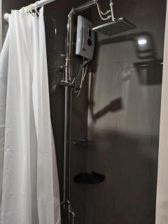 Cozy Makati Hideaway Walk to Malls - 1