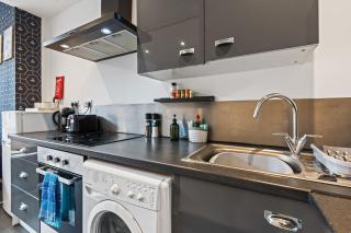 #80 Stylish Central Flat on Market Street - 2