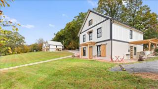 1B Luxury European Barndo FARM STAY Wedding Venue - 6