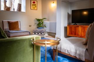 Stunning 8-Bedroom Home in Painswick - 1