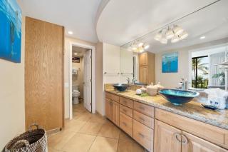 Valley Isle 401 · VI 401 Remodeled OceanFront Condo w Ocean View - 2