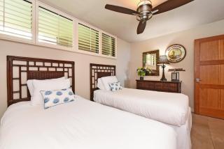 Papakea L303 · PK L303 Kaanapali BeachFront 2BD w Ocean View Poo - 5