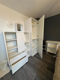 Cozy Room in Quiet Cul-de-Sac Near City Centre - 3