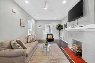 Spacious 4BR Mozley Park Home with Fenced Yard home - 0