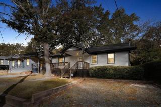 Spacious 4BR Mozley Park Home with Fenced Yard home - 9