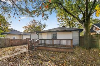 Spacious 4BR Mozley Park Home with Fenced Yard home - 6