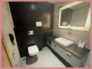 Hotel RSR # Resort Near Prem Temple - Free Public Parking and Room Service - Fully Air conditioning Luxuary Room - Top Rated Hotel - 5