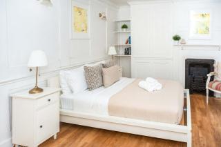 BnBNova - 3BR - Fitzrovia & St Annes Gardens - 4