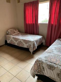 Spacious Poolside Paradise - 8