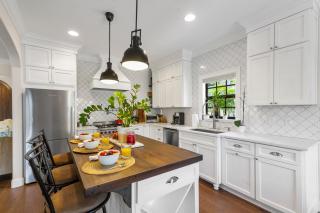 Spanish Charm 4br Guest House Private Yard - 8