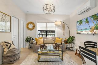 Spanish Charm 4br Guest House Private Yard - 1