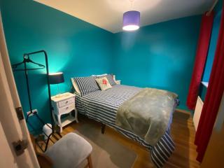 City Apartment - Sleeps 4 & Free Parking - 8