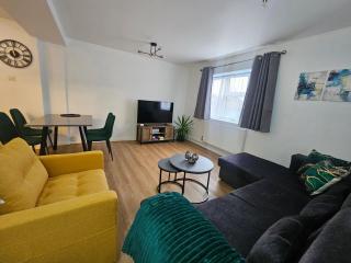 Newly refurbished, sleeps 5 near the River with Parking - 8