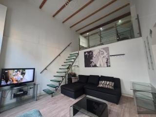 Urban Oasis - BIG stylish Apartment - 0