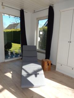 Wunderschoenes-freistehendes-Ferienhaus-an-der-See-Sauna-Strand-Yachthafen-WLAN - 1