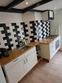 Urban Oasis - BIG stylish Apartment - 4