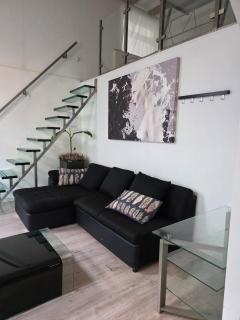 Urban Oasis - BIG stylish Apartment - 1