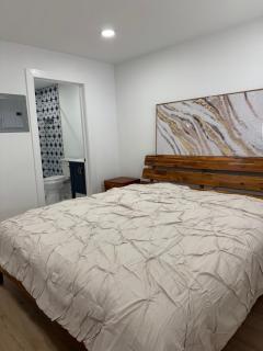 Modern Hollywood Beach Retreat 2BDx2BTH - Games, WiFi, AC - 5