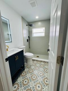 Modern Hollywood Beach Retreat 2BDx2BTH - Games, WiFi, AC - 2