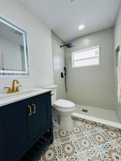 Modern Hollywood Beach Retreat 2BDx2BTH - Games, WiFi, AC - 1