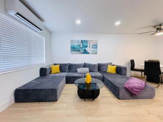 Modern Hollywood Beach Retreat 2BDx2BTH - Games, WiFi, AC - 0