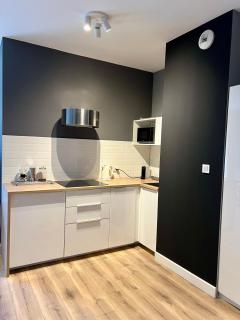 Close to Chopin airport, Moduo Cybernetyki, free parking by Cosmo Spirit - 1