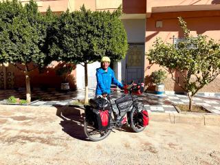 Spacious Apartment with Motorcycle Garage, Free Parking, and Air Conditioning - 9